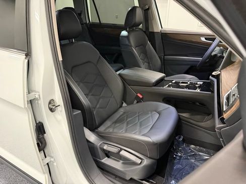 Used 2024 Volkswagen Atlas SE FWD image 39