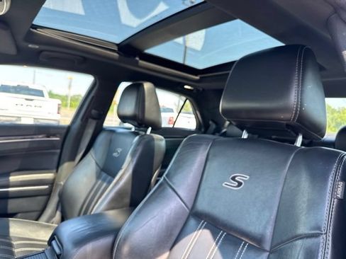 Used 2018 Chrysler 300 S w/ 300S Premium Group RWD image 23