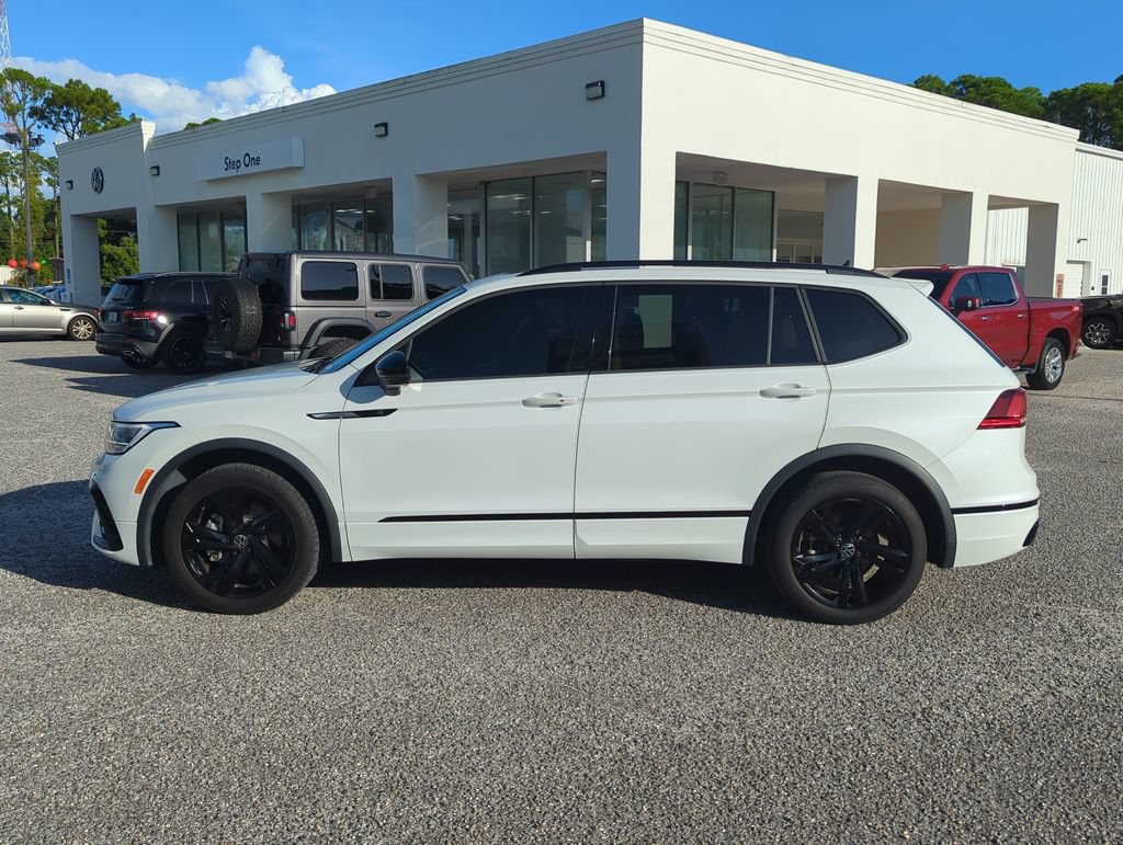 Certified 2024 Volkswagen Tiguan SE R-Line FWD image 4