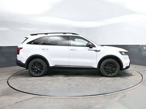 Used 2023 Kia Sorento S image 12