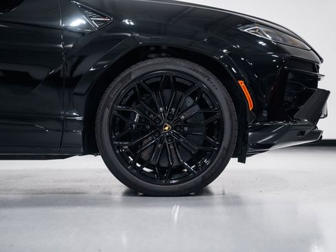Used 2025 Lamborghini Urus SE image 34