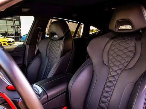 Used 2025 BMW X6 M Competition w/ Executive Package image 33