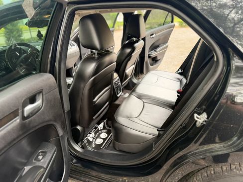 Used 2015 Chrysler 300 C RWD image 5
