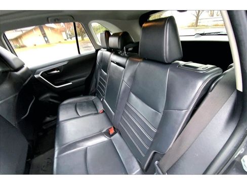 Used 2020 Toyota RAV4 Limited image 28