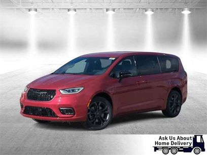 New 2026 Chrysler Pacifica Select