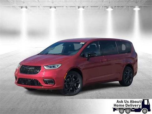 New 2026 Chrysler Pacifica Select image 1