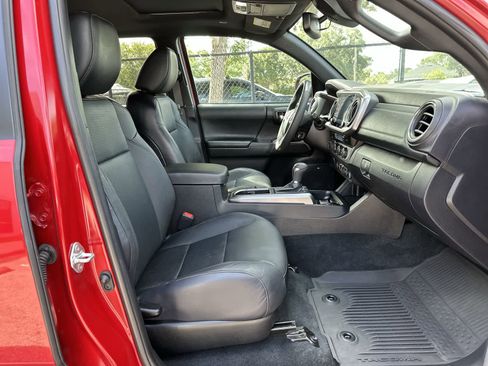 Used 2023 Toyota Tacoma Limited AWD/4WD image 9