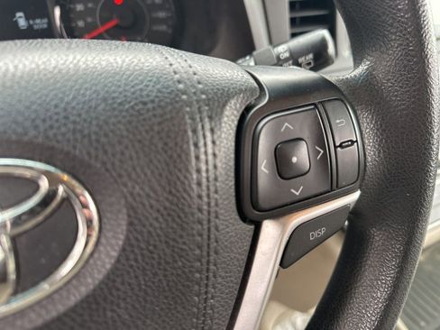 Used 2015 Toyota Sienna LE image 21