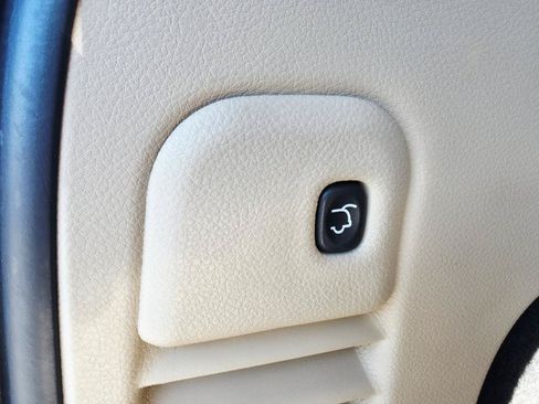 Used 2018 Jeep Grand Cherokee Limited AWD/4WD image 12