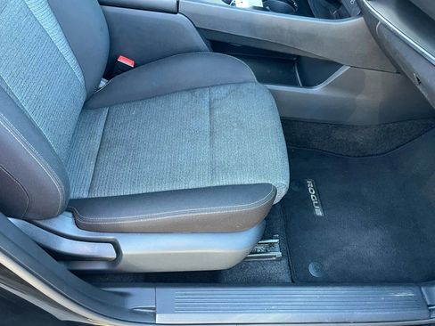 Used 2023 Nissan Rogue SV image 17