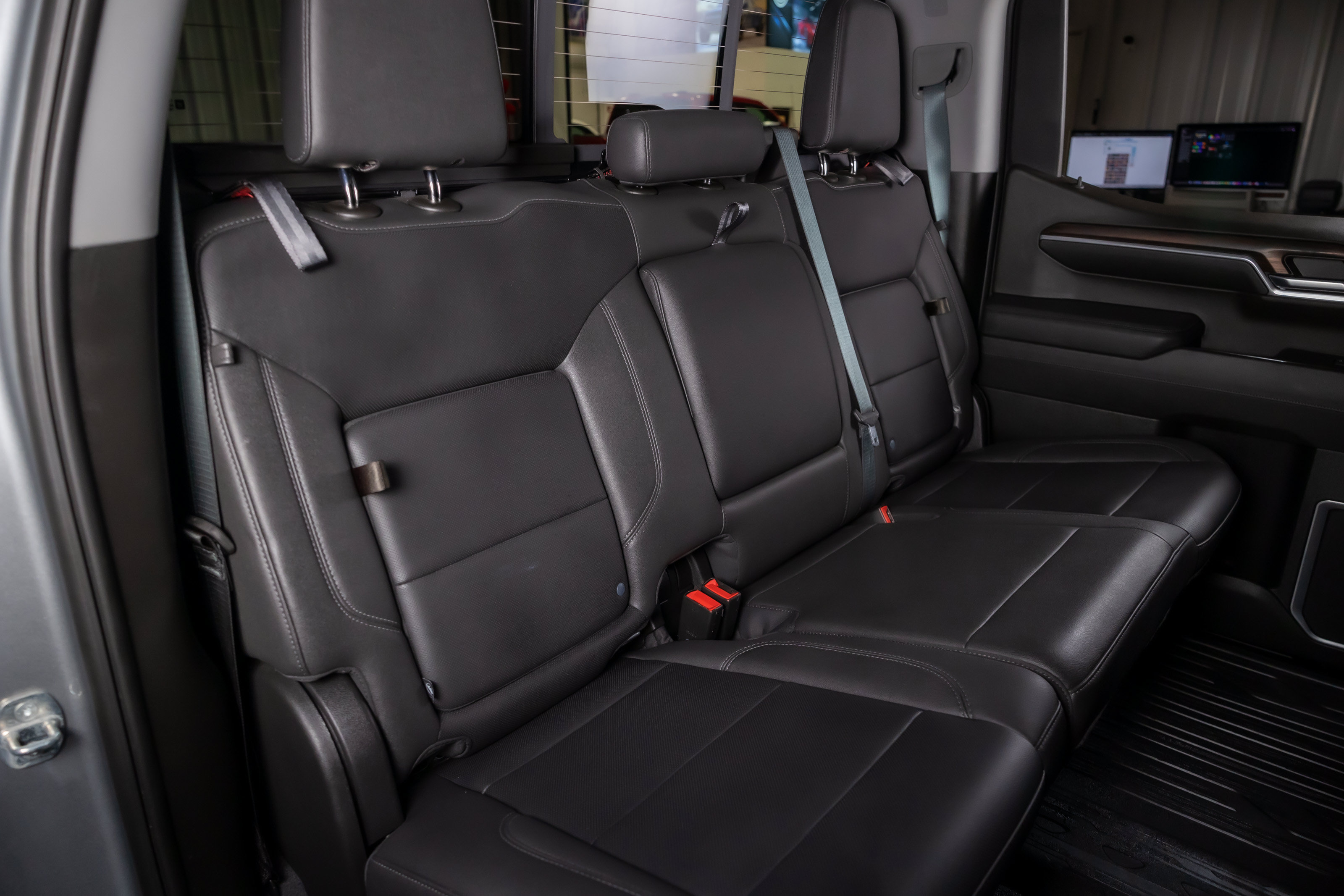 Used 2023 GMC Sierra 1500 SLT w/ SLT Premium Package AWD/4WD image 22