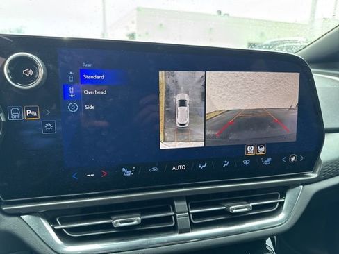 Used 2026 Chevrolet Equinox EV LT w/ Comfort Package image 16