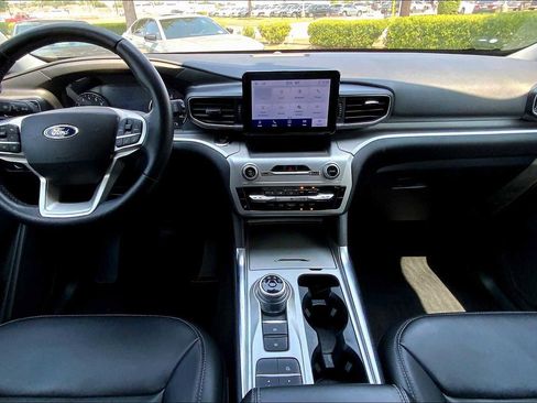 Used 2022 Ford Explorer XLT w/ Equipment Group 202A image 15