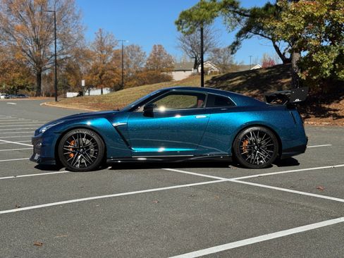 Used 2024 Nissan GT-R Premium w/ Premium Interior Package image 6