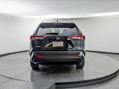 Used 2020 Toyota RAV4 LE w/ Phone Cable & Charge Package image 6