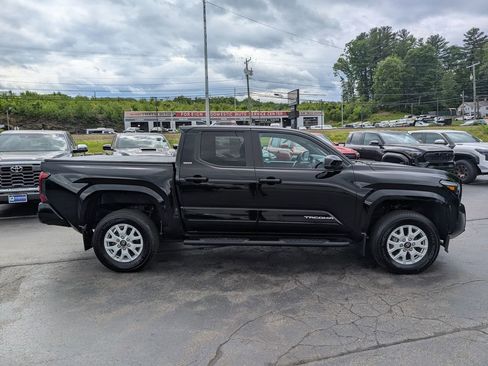 Certified 2024 Toyota Tacoma SR5 AWD/4WD image 9