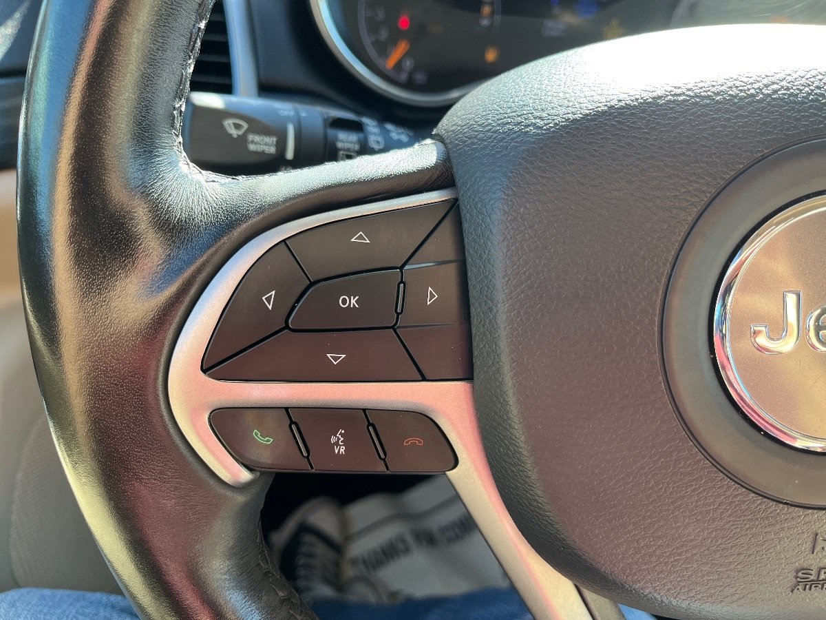 Used 2020 Jeep Grand Cherokee Laredo AWD/4WD image 18