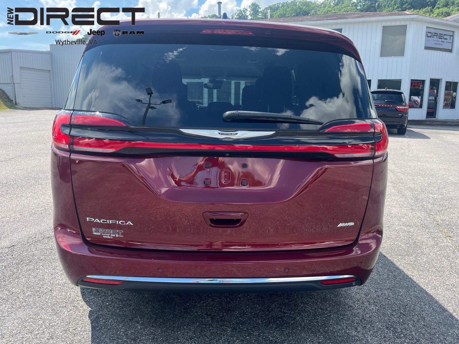 Used 2023 Chrysler Pacifica Touring-L w/ Uconnect Theater Family Group AWD/4WD image 6