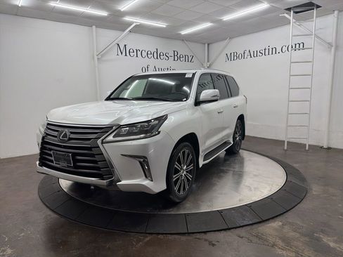 Used 2020 Lexus LX 570 4WD w/ Luxury Package image 3