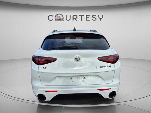 Used 2020 Alfa Romeo Stelvio Ti w/ Nero Edizione AWD/4WD image 6