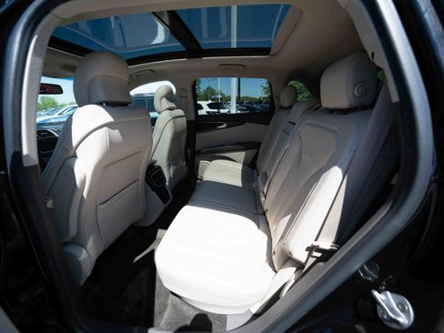 Used 2016 Lincoln MKX Reserve w/ Technology Package AWD/4WD image 23