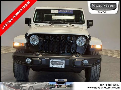 Used 2022 Jeep Gladiator Sport AWD/4WD image 2