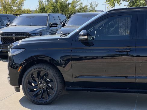 New 2025 Lincoln Navigator L Reserve w/ Jet Appearance Package image 5