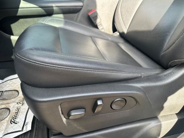 Used 2023 Chevrolet Suburban LT w/ Luxury Package AWD/4WD image 31