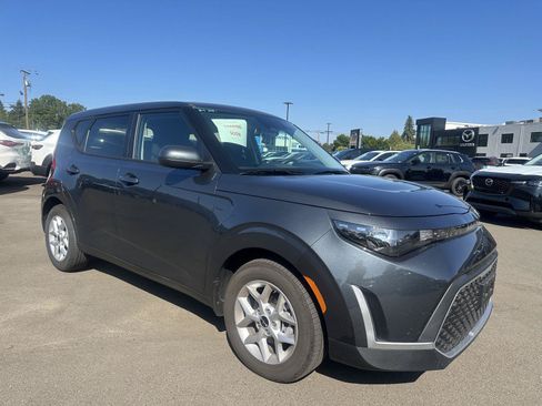 Used 2025 Kia Soul S FWD image 4
