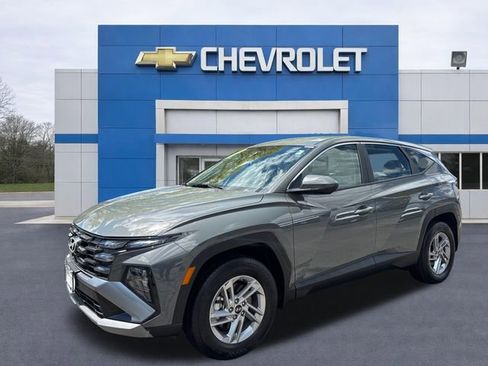 Used 2025 Hyundai Tucson SE AWD/4WD image 3