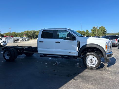 New 2026 Ford F550 4x4 Crew Cab image 14