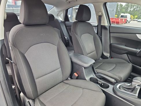 Used 2022 Kia Forte LXS w/ LXS Technology Package FWD image 10