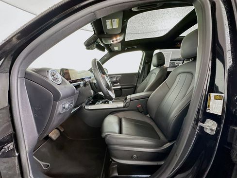 Used 2025 Mercedes-Benz GLB 250 4MATIC image 13