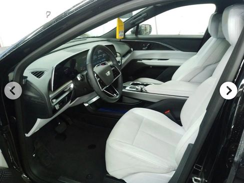 Used 2024 Cadillac Lyriq Luxury AWD/4WD image 7