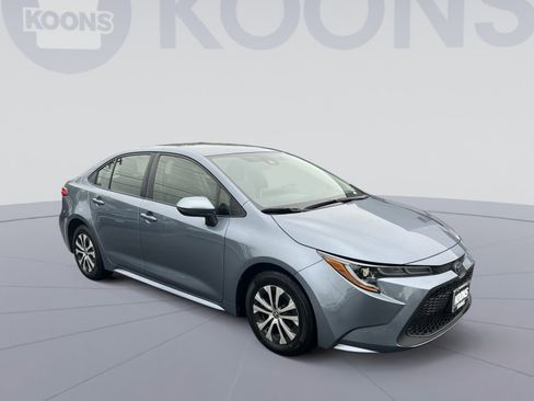 Used 2022 Toyota Corolla LE w/ Premium Interior Package FWD image 18