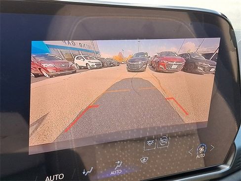 Used 2025 Chevrolet Equinox EV LT image 17