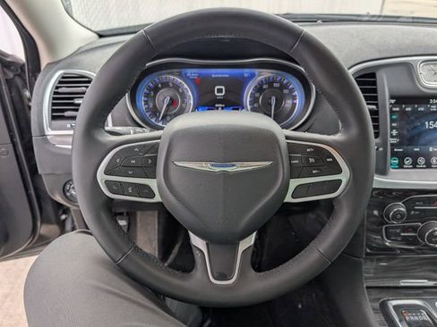 Used 2022 Chrysler 300 Touring L image 8