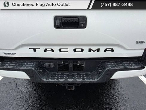 Used 2018 Toyota Tacoma TRD Sport image 8