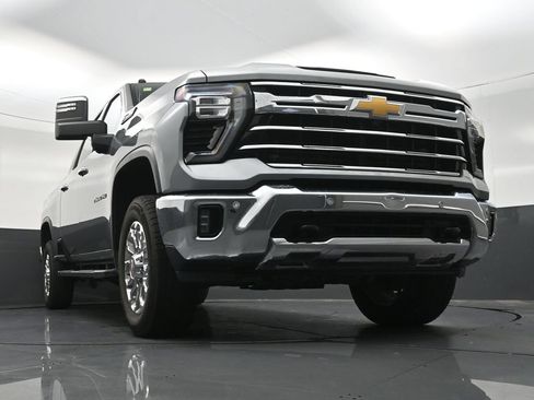 Used 2024 Chevrolet Silverado 2500 LTZ w/ LTZ Convenience Package AWD/4WD image 30