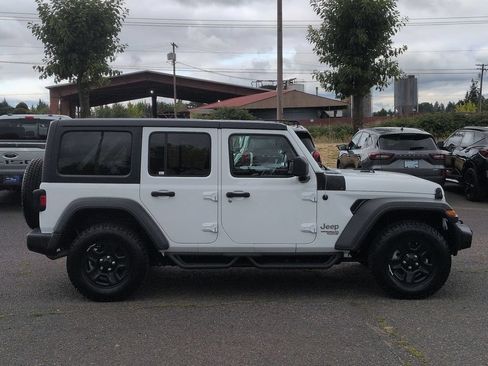 Used 2018 Jeep Wrangler Unlimited Sport AWD/4WD image 6