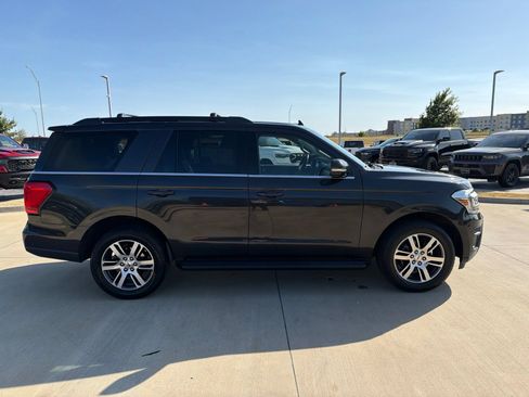 Used 2024 Ford Expedition XLT RWD image 6