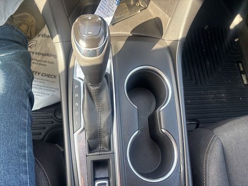 Used 2018 Chevrolet Equinox LT FWD image 22