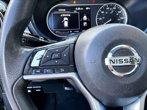 Used 2018 Nissan Kicks SV FWD image 26