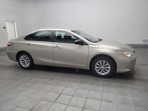 Used 2017 Toyota Camry LE FWD image 11