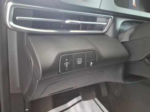 Used 2025 Hyundai Elantra Hybrid FWD image 21