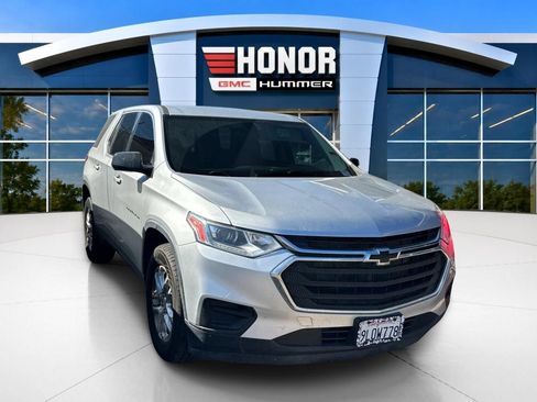 Used 2020 Chevrolet Traverse LS FWD image 2