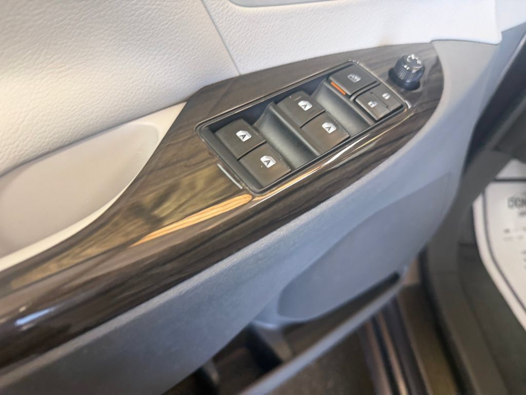 Used 2015 Toyota Sienna XLE AWD/4WD image 11