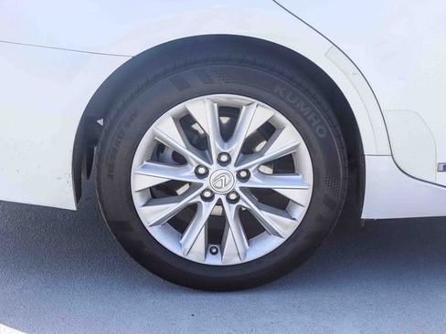 Used 2015 Lexus ES 300h w/ Premium Package w/Bamboo Trim FWD image 9