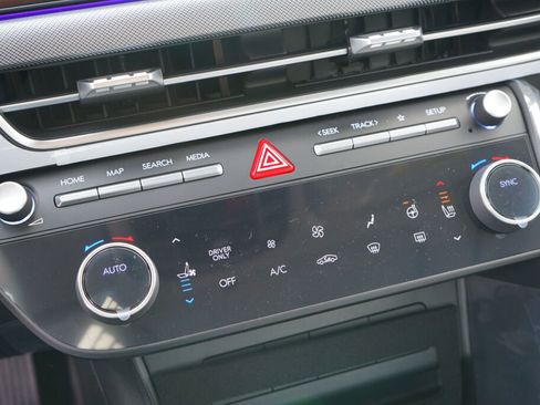 New 2025 Hyundai Sonata Limited image 10