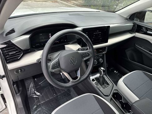 Certified 2025 Volkswagen Taos S FWD image 10